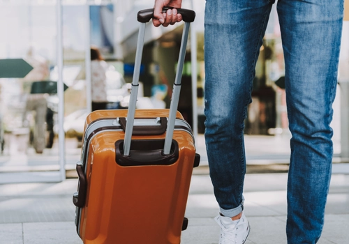Choisir entre valise et sac à dos